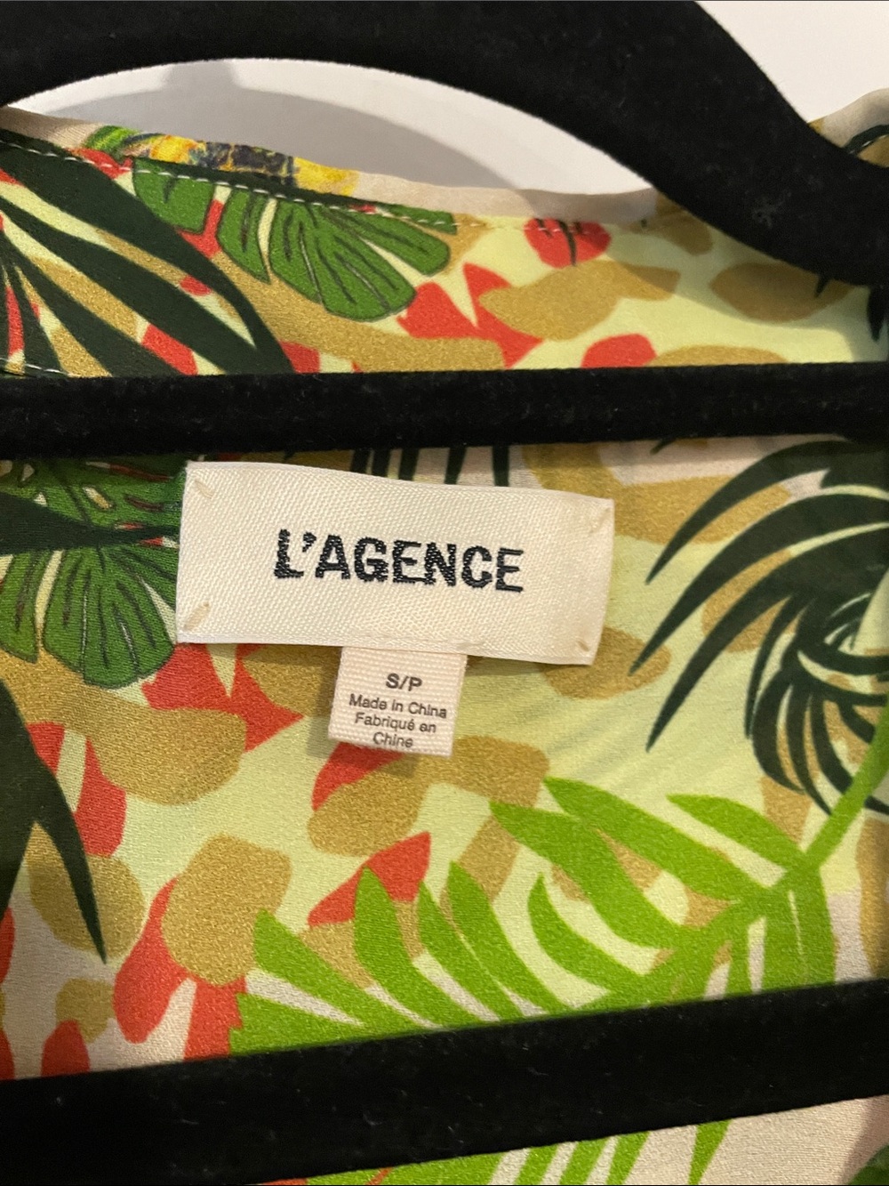 L'Agence Nina Tropical Print 100% Silk Blouse Sz S B139 - Picture 3 of 6